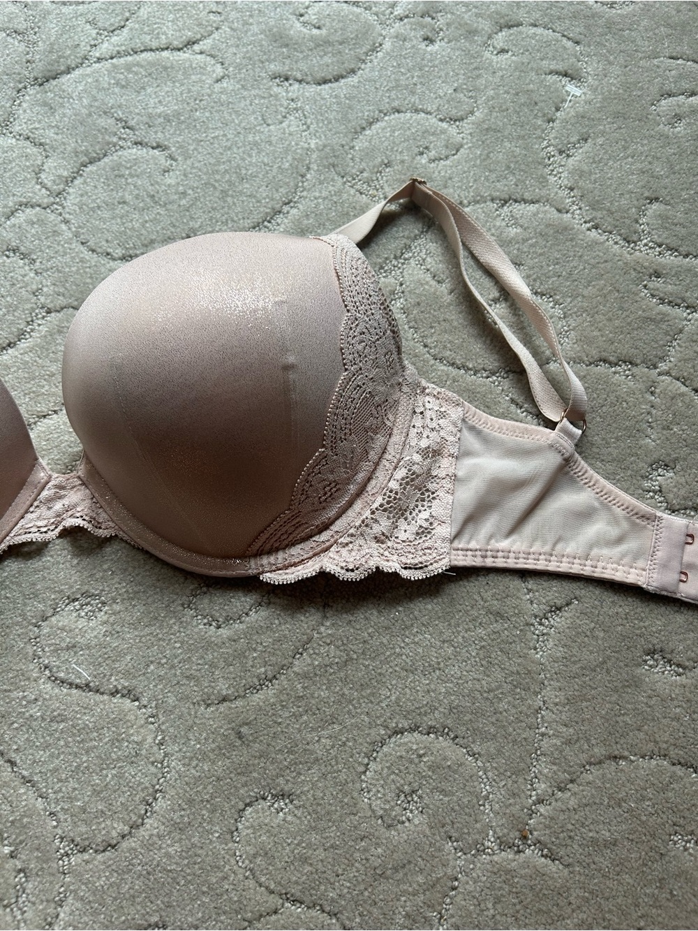 Victoria’s Secret Pushup Bra Size 32DDD - Picture 5 of 5